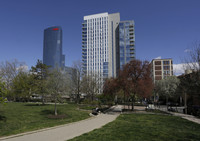 One Riverside Place in Philadelphia, PA - Foto de edificio - Building Photo