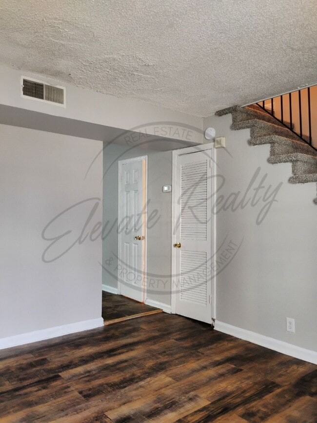 2437 Woodale Ln in Nashville, TN - Building Photo - Building Photo