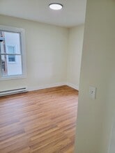 21 Wayland St in Hartford, CT - Foto de edificio - Building Photo