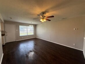 6335 Bellbrook Dr in Dallas, TX - Building Photo - Building Photo