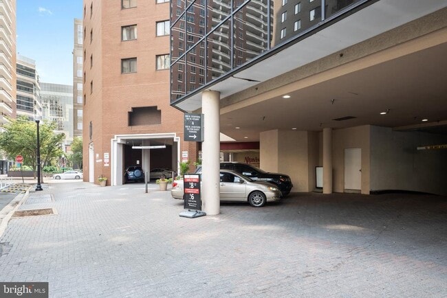 property at 900 N Stafford St