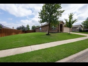 372 Pin Cushion Trail in Burleson, TX - Foto de edificio - Building Photo