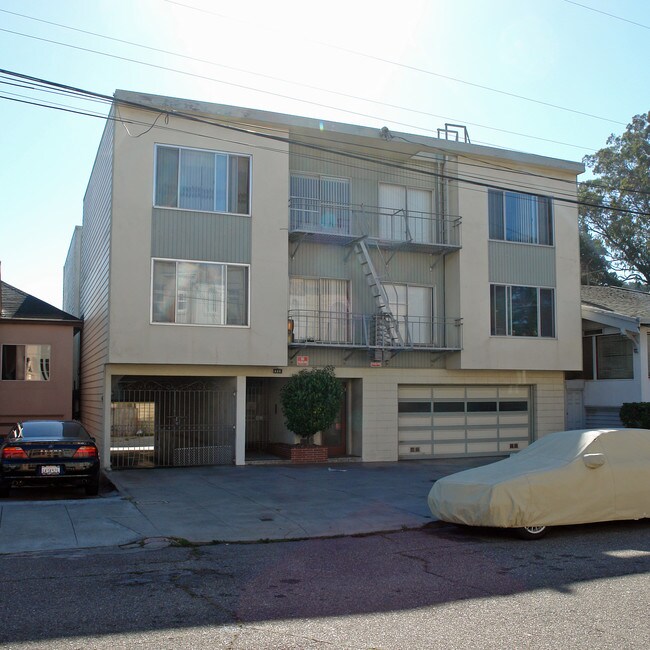 890 34th Ave in San Francisco, CA - Foto de edificio - Building Photo