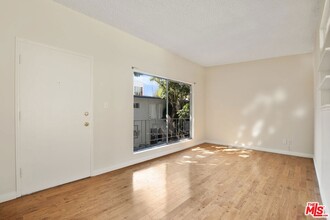 941 N San Vicente Blvd, Unit 20 in West Hollywood, CA - Building Photo - Building Photo