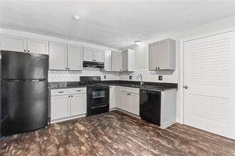 555 Diamond Hill Rd in Woonsocket, RI - Building Photo - Building Photo