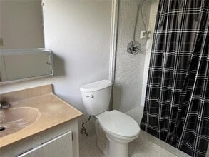 1820 N Lauderdale Ave in North Lauderdale, FL - Building Photo - Building Photo