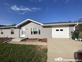 708 Graceland Ave in Perry, IA - Building Photo