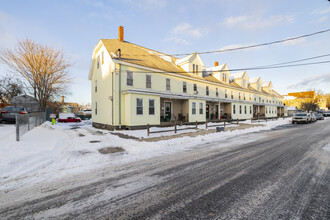 18-30 Gillis St in Nashua, NH - Foto de edificio - Building Photo