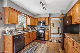 2499 Highland Rd in Geneva, IL - Building Photo - Building Photo