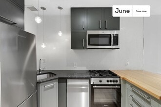 491 W 22nd St in New York, NY - Foto de edificio - Building Photo