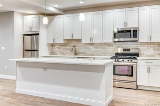 78 Roslyn Rd in Mineola, NY - Building Photo - Building Photo