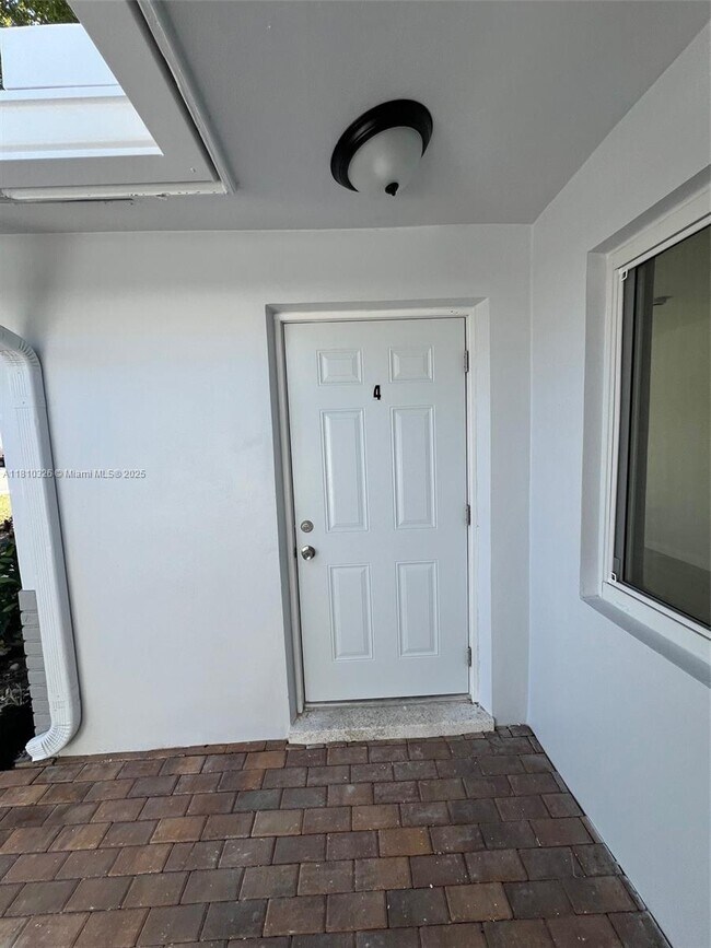 1831 NE 56th St in Fort Lauderdale, FL - Building Photo - Building Photo