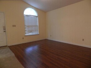 3859 McFarlane Dr in Tallahassee, FL - Foto de edificio - Building Photo