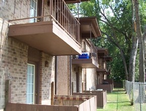 West Oak Village in Sulphur Springs, TX - Building Photo - Building Photo