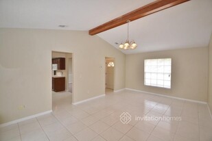 2117 E Parkton Dr in Deltona, FL - Building Photo - Building Photo