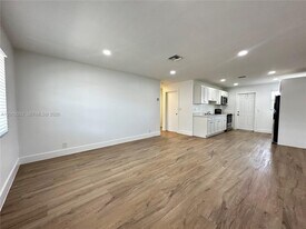 128 NW 2nd Ave in Hallandale Beach, FL - Building Photo