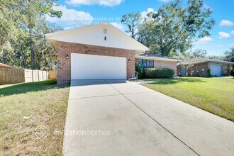 6241 Cranberry Ln E in Jacksonville, FL - Foto de edificio - Building Photo