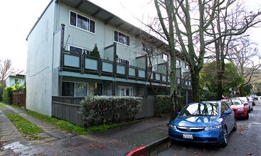 35 Tamalpais Ave in San Anselmo, CA - Foto de edificio - Building Photo