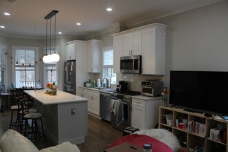 153 Foster St, Unit Foster St in Boston, MA - Foto de edificio - Building Photo