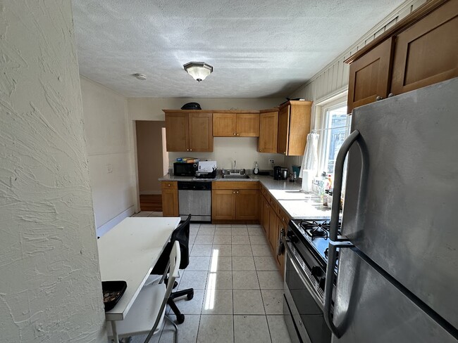 223 Boston Ave, Unit 4 BED VERY CLEAN