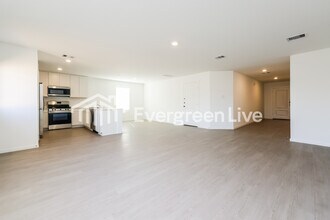 18073 Trepito Ave in New Caney, TX - Foto de edificio - Building Photo