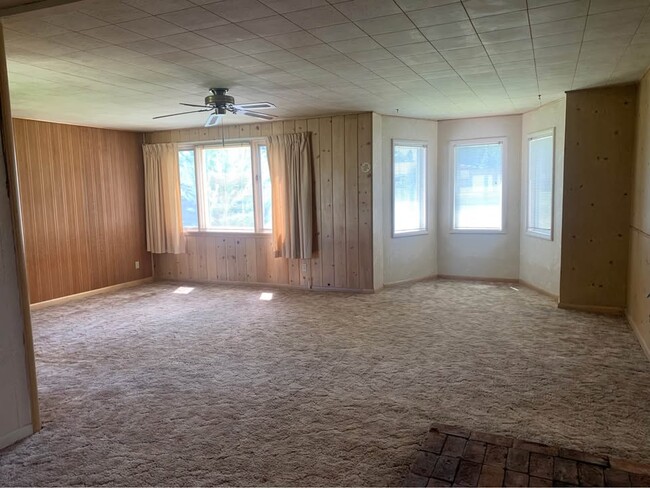 201 W Southwic Ave in Darby, MT - Building Photo - Building Photo