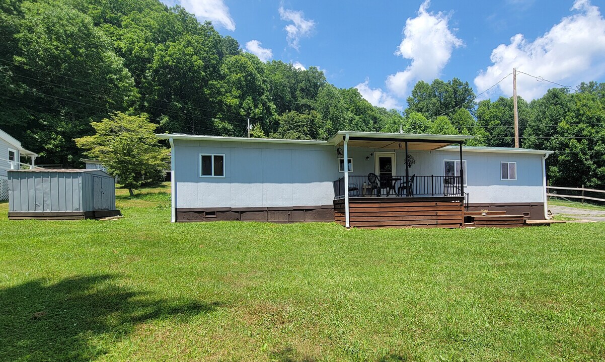 53 Lookout Ln in Waynesville, NC - Building Photo