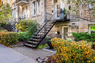 2061-2083 Saint-Urbain Rue in Montréal, QC - Building Photo - Building Photo