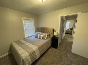 627 N 41st St, Unit 1 in Omaha, NE - Foto de edificio - Building Photo