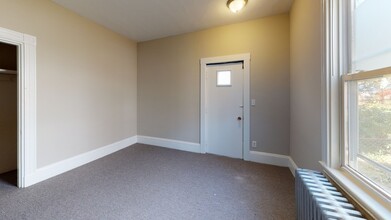 240 Cypress St, Unit 1 in Brookline, MA - Building Photo - Building Photo