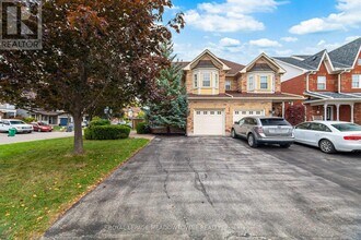 1137 Meadowgrove Ct in Mississauga, ON - Building Photo - Building Photo