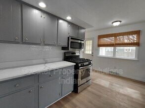 7705 Whitcomb St in Merrillville, IN - Building Photo - Building Photo