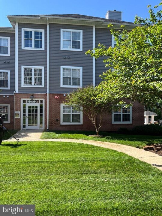 9001 Groffs Mill Dr in Owings Mills, MD - Building Photo