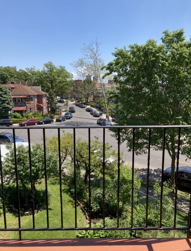 3202 Johnson Ave, Unit Apartment