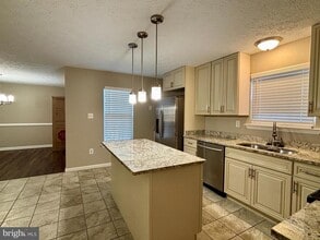 10886 Moore St in Waldorf, MD - Building Photo - Building Photo