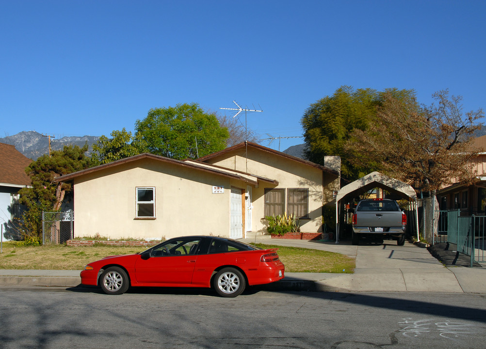 131-131A B C W Cypress Ave in Monrovia, CA - Building Photo