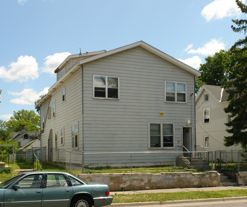 2509 11th Ave S in Minneapolis, MN - Building Photo