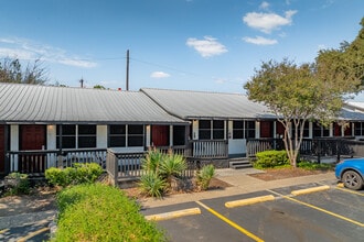 Salado Creek Villas Apartments in San Antonio, TX - Building Photo - Building Photo