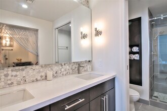 321 Tenth Ave in San Diego, CA - Foto de edificio - Building Photo