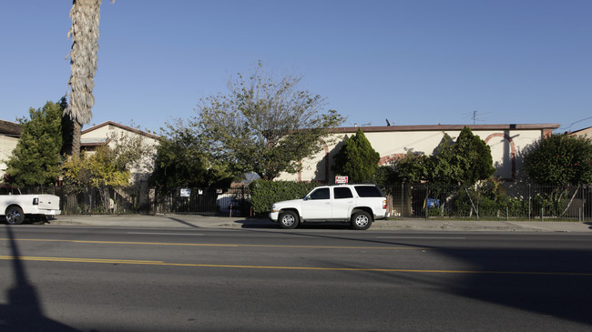 6916 Laurel Canyon Blvd in North Hollywood, CA - Building Photo - Building Photo