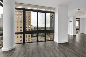 175 Huguenot St, Unit 1106 in New Rochelle, NY - Building Photo - Building Photo