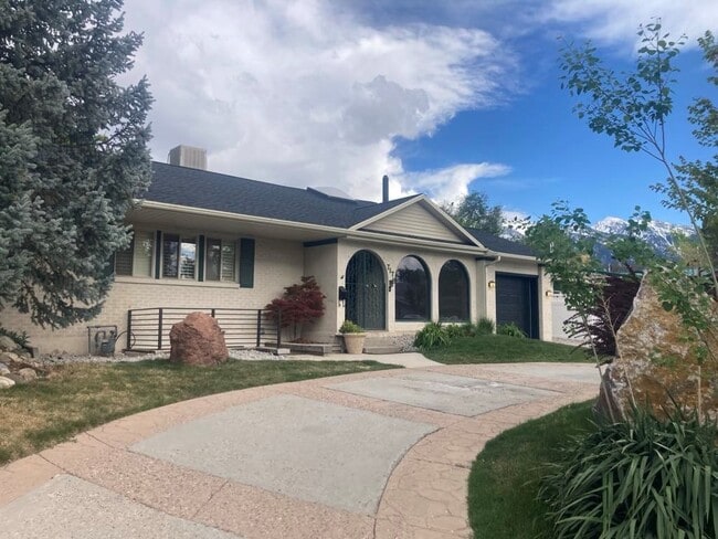 7179 S 2825 E in Cottonwood Heights, UT - Building Photo - Building Photo