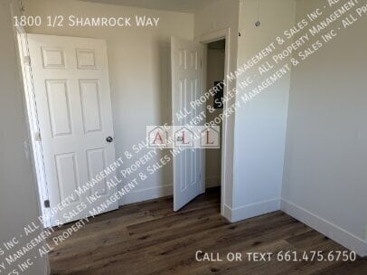1800 Shamrock Wy in Bakersfield, CA - Building Photo - Building Photo