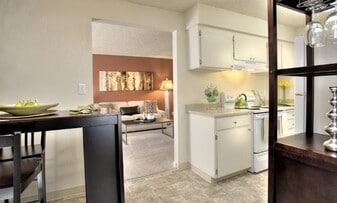 Greenbriar Villa Apartments in Modesto, CA - Building Photo