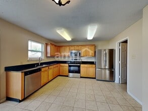 870 Streamside Dr in Greenfield, IN - Foto de edificio - Building Photo