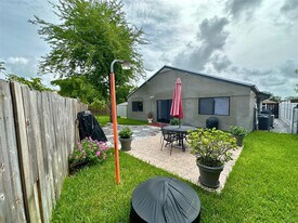 2410 SW 87th Terrace in Miramar, FL - Building Photo