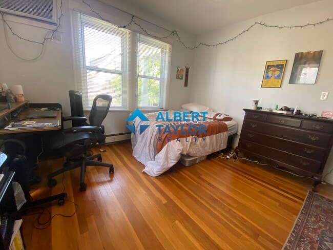 94 Heath St, Unit 1 in Somerville, MA - Building Photo - Building Photo