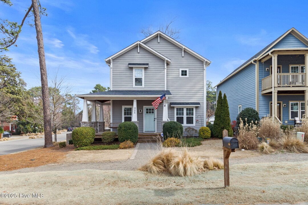 225 Springwood Way in Southern Pines, NC - Building Photo