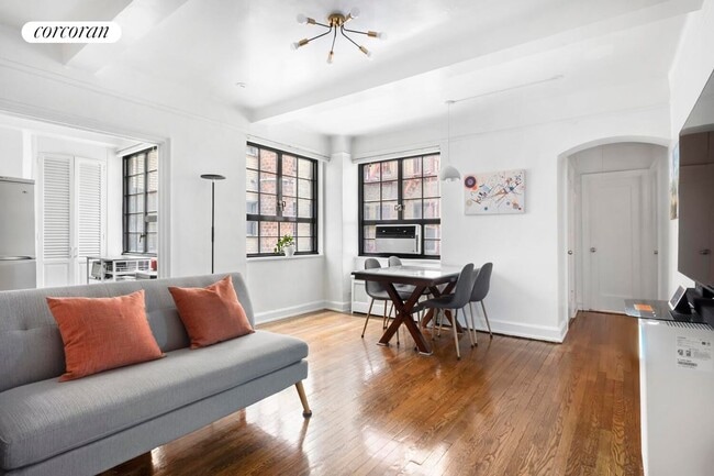 211 E 35th St in New York, NY - Building Photo - Building Photo