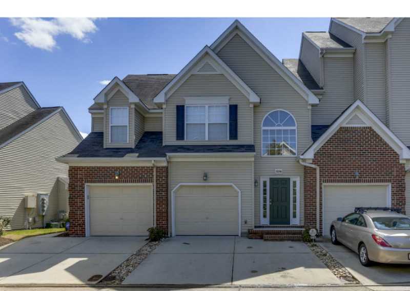 5236 Summer Crescent in Virginia Beach, VA - Building Photo